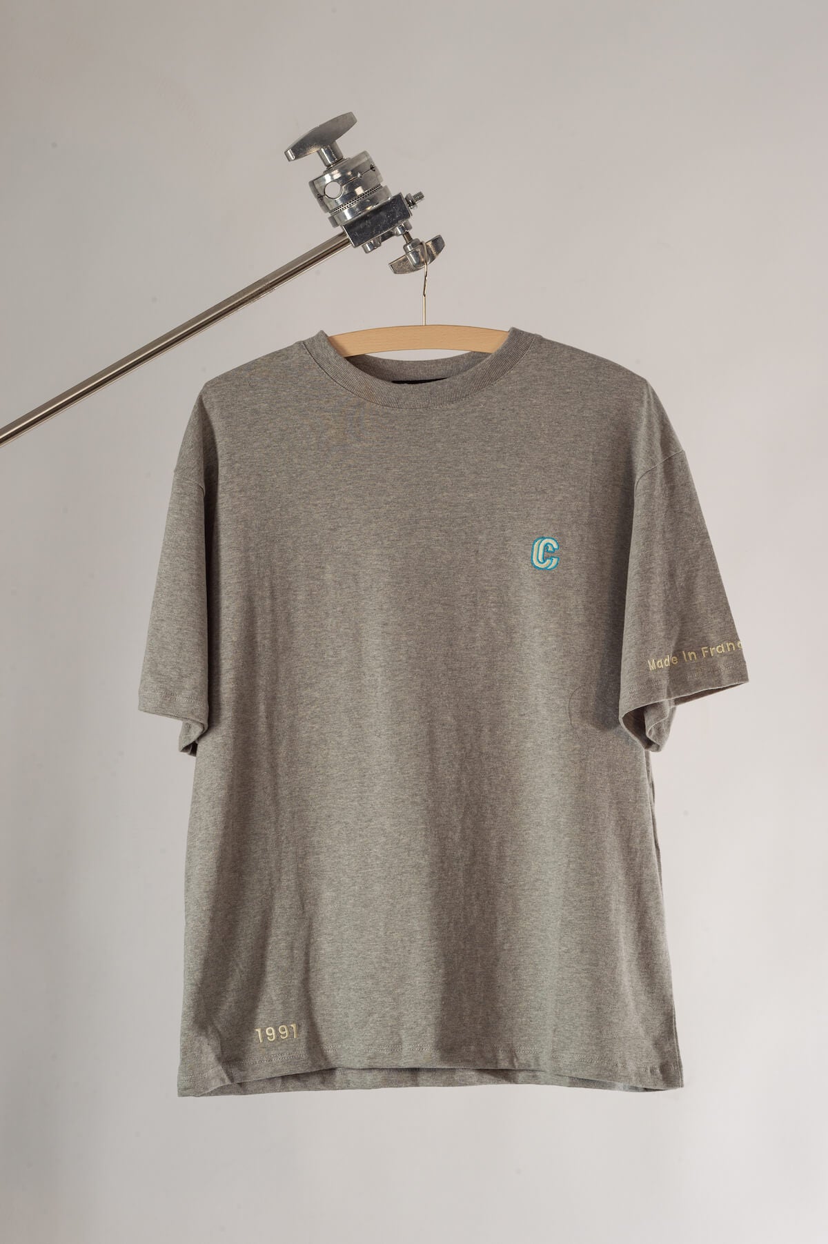 Outrageous T-shirt grey